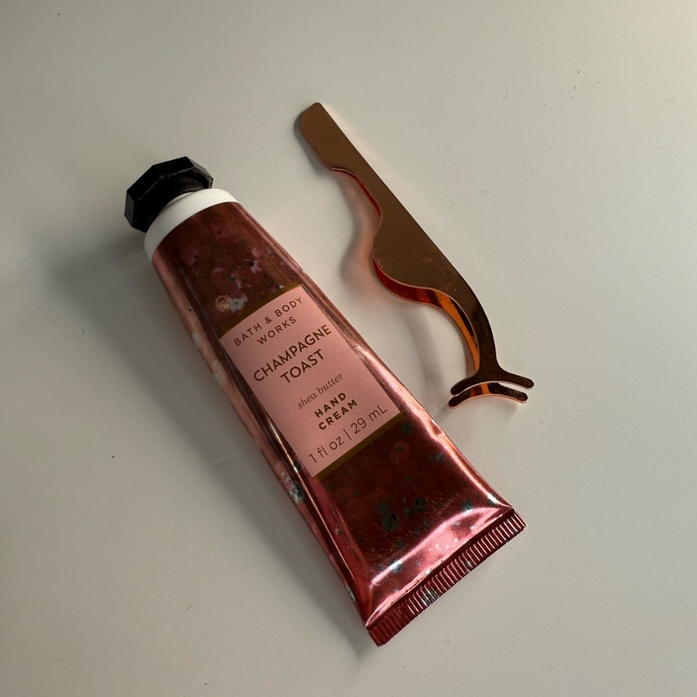 Bath & Body Works Champagne Toast Hand Cream - Pink